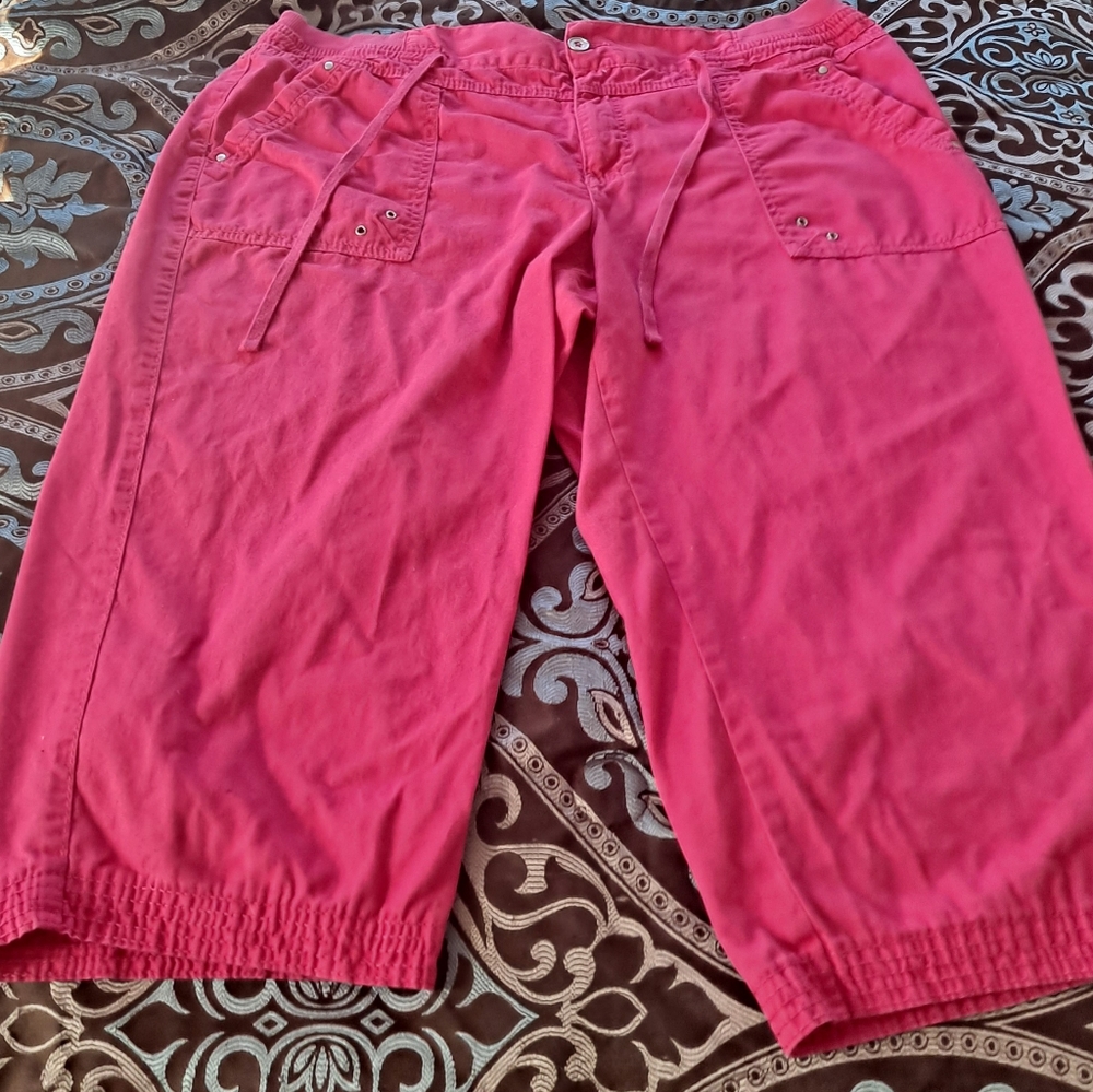 White Stag Woman's Hot pink Capri pants